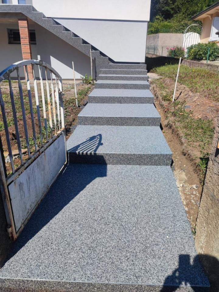 Allée en tapis de pierre